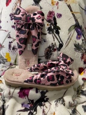 Ugg purple pink leopard print bow slippers size 9